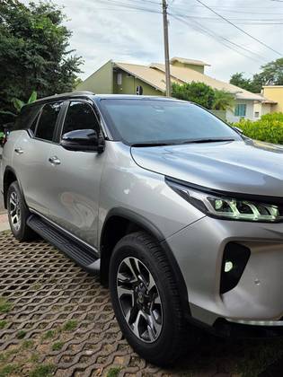 TOYOTA HILUX SW4 2.8 D-4D TURBO DIESEL DIAMOND 7L 4X4 AUTOMÁTICO